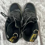Ботинки Dr. Martens Jadon, хулуси, аэрогриль Sollex SL-662 3