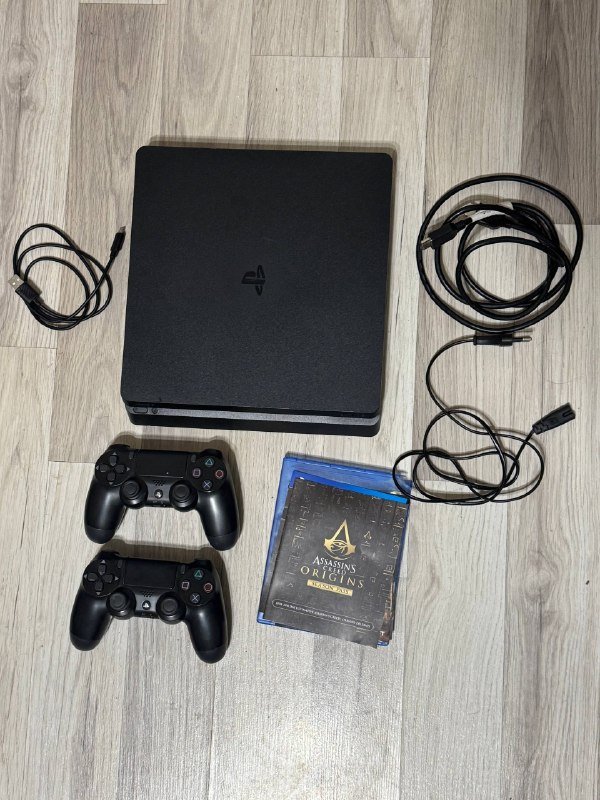 Playstation 4 Slim, 2 джойстика, диск, кабели
