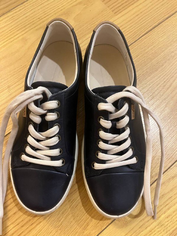 Кожаные женские кроссовки Ecco 36 размер