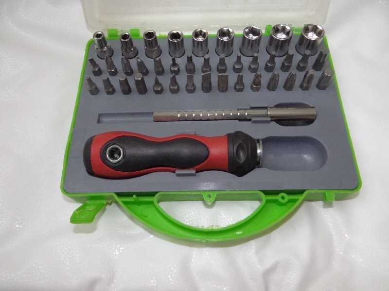 Набор отвёртка с битами и головками