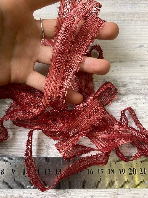 Кружево черное с золотым, белое, бахрома, кружево из металлизированных нитей, красное, резинка бельевая нежно-розовая 5