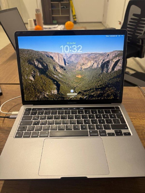 MacBook Pro M1, 8gb RAM, 256 SSD