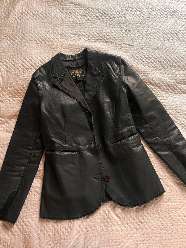 натуральная кожаная куртка французского бренда 3