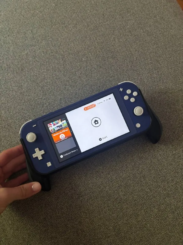 Nintendo Switch Lite с чехлом и картой памяти 512 ГБ 1