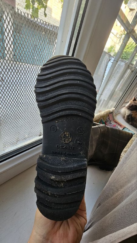 Боты 38 размер черные и розовые 3