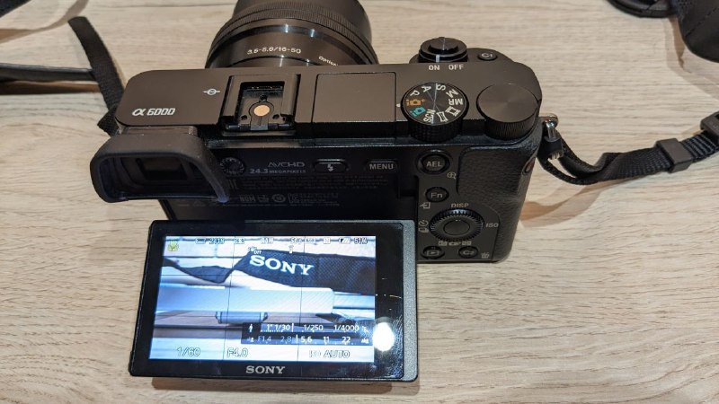 Камера Sony a6000 с объективом и аксессуарами 3