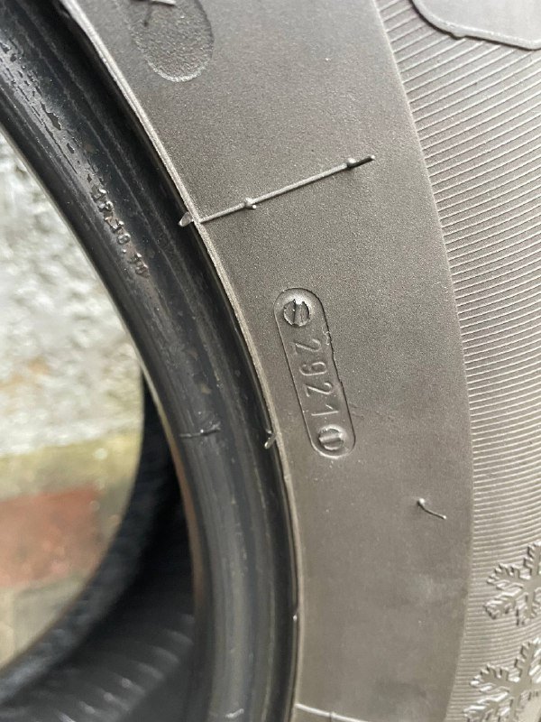 Комплект зимней резины 235-60 R18 4