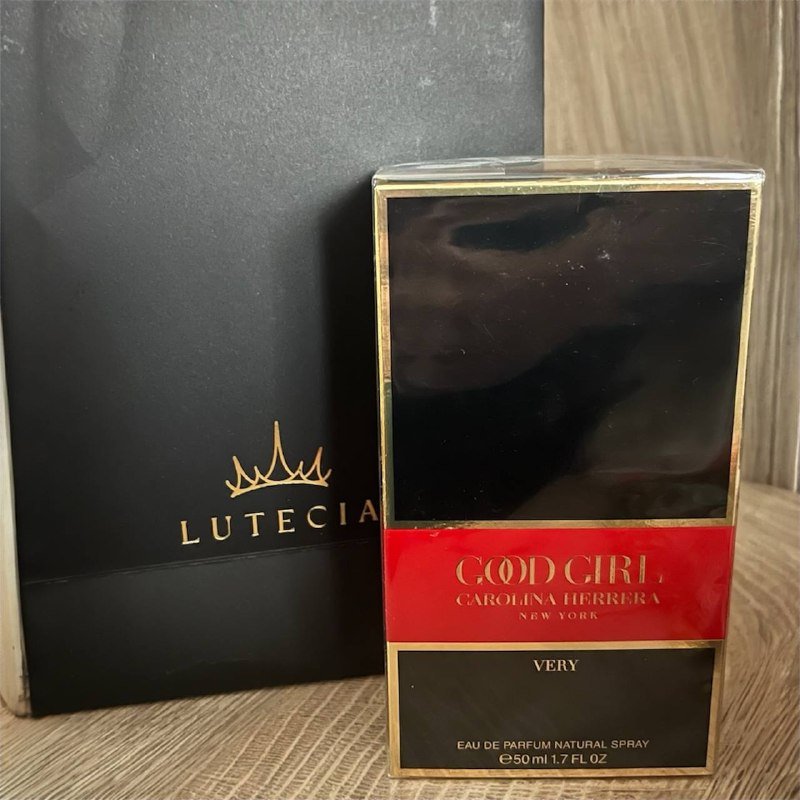духи Carolina Herrera Good Girls Very 50мл