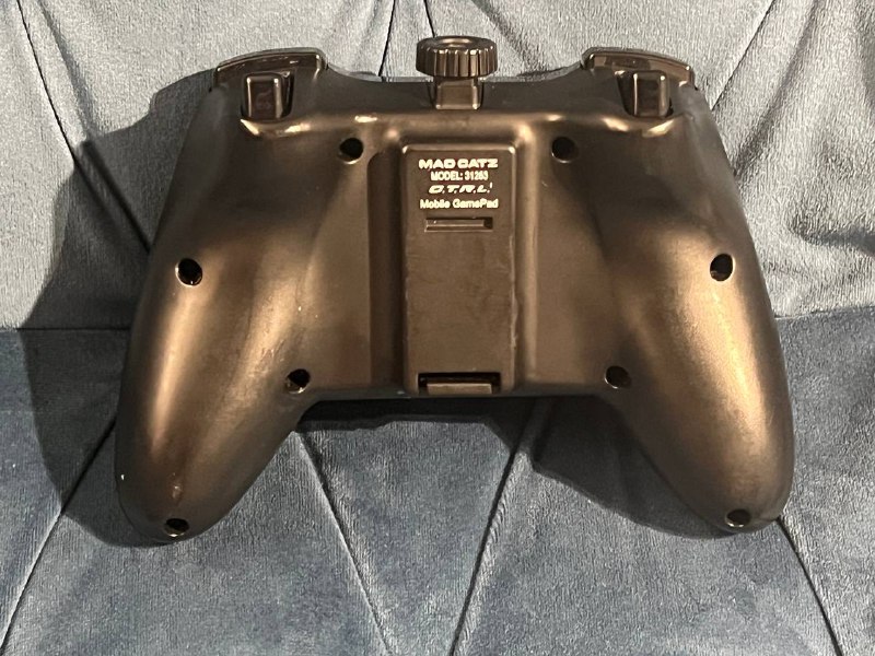 Геймпад Mad Catz C.T.R.L.i для Apple 2