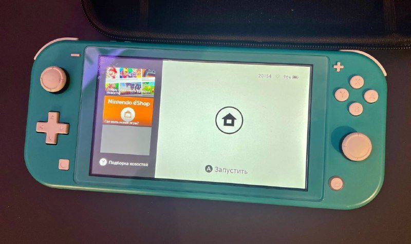 Nintendo Switch Lite с чехлом, кабелем и картриджем 3