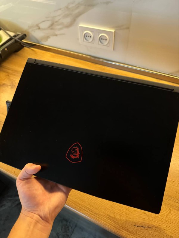 Ноутбук MSI MS-16R1, сумка, мышь, коврик, кабели 2