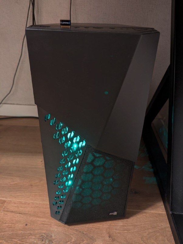 Компьютер и монитор Asus TUF Gaming VG27AQ1A 2