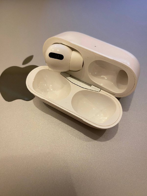 AirPods Pro оригинал с дефектом один наушник 2