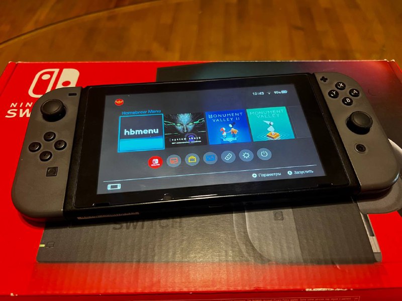 Прошитый Nintendo Switch с комплектом и картой памяти 2