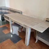 Кухонный уголок со столом и табуретками 1