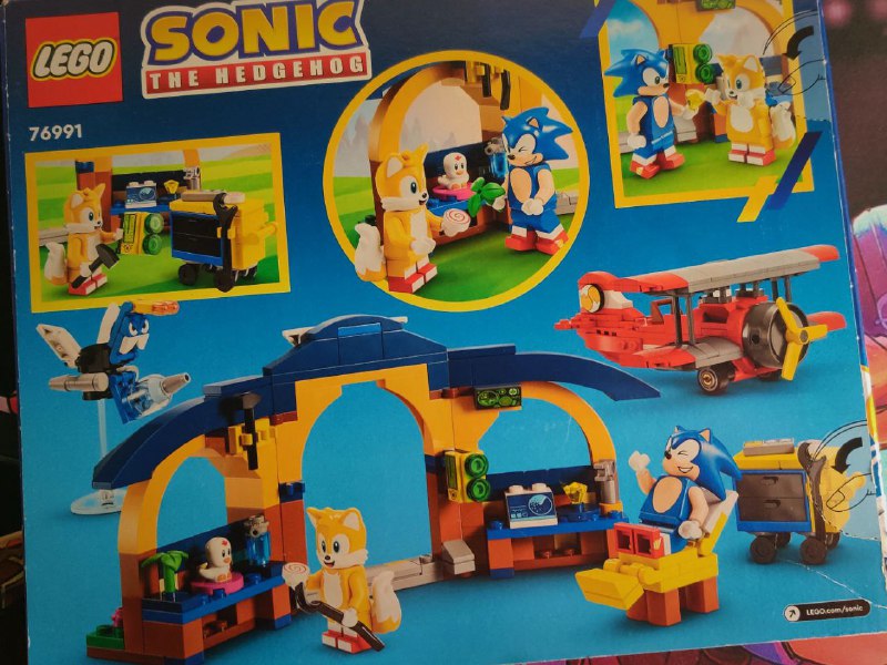 Off-White Sweatshirt, GTX 950, LEGO Sonic, Skates, Camera, Basketball 5