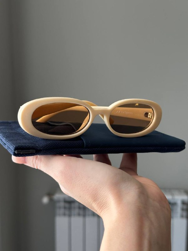 Босоножки MANGO, Очки Lespecs, Шорты Zara 8