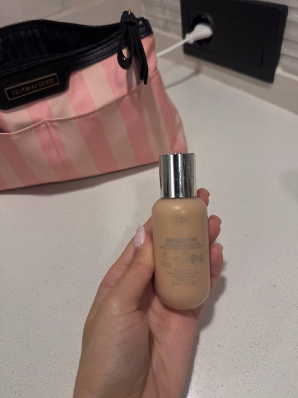 тональный крем Dior, Clarins 2