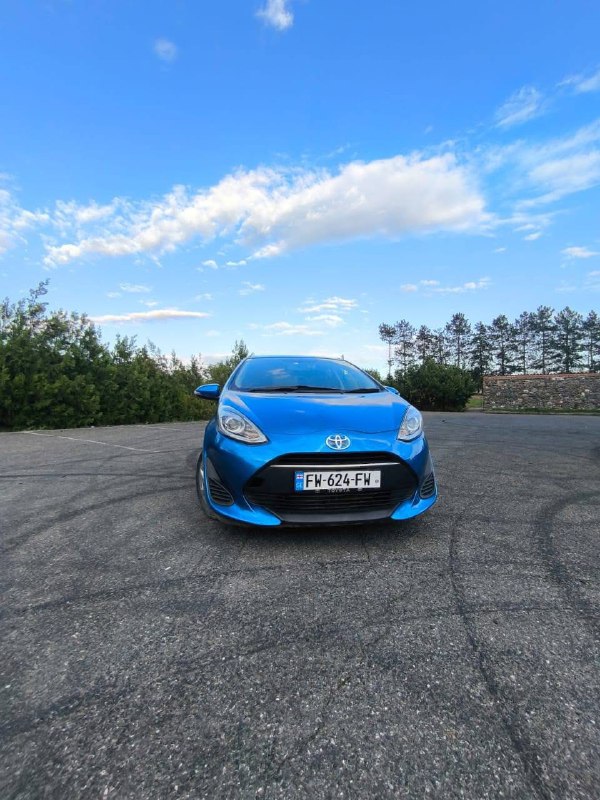Toyota Aqua 2018 гибрид 3