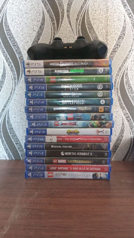 Диски PS4 и PS5 с подарком геймпад