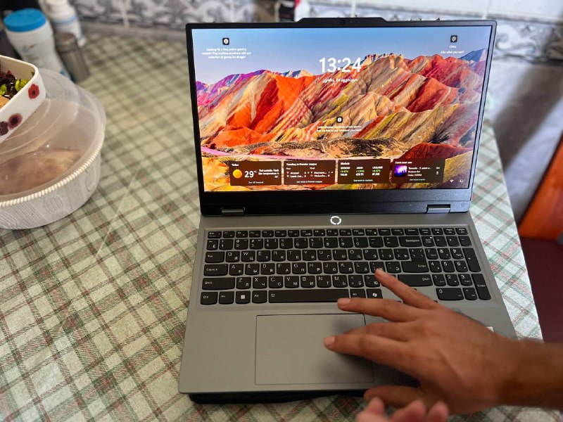 Геймерский ноутбук Lenovo Loq Ryzen 5 RTX 4050 16GB RAM