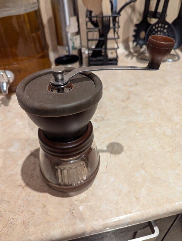 Ручная кофемолка простая