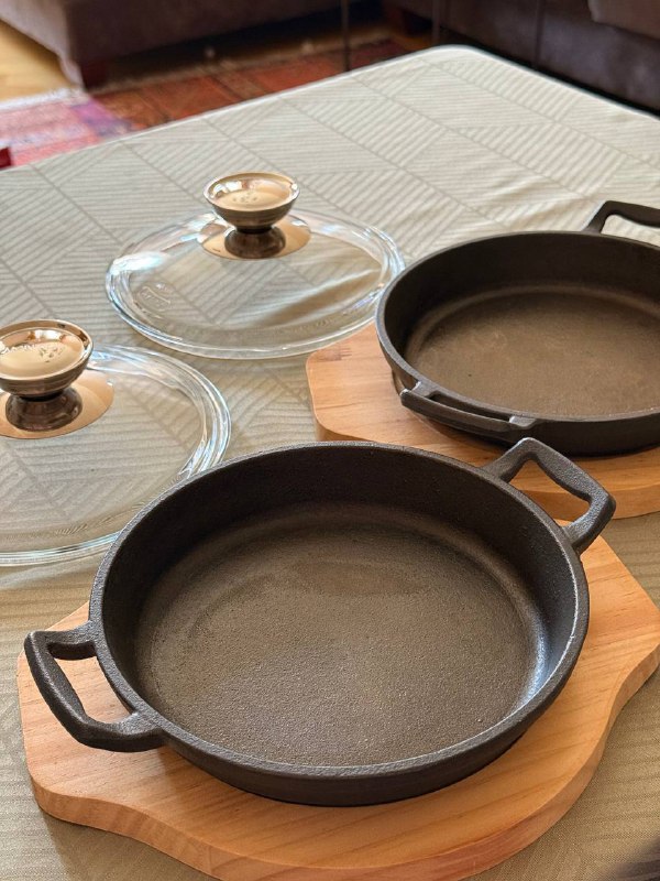 Чугунные порционные сковородки с крышкой и подставкой