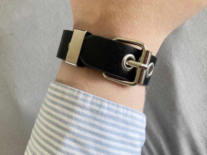 Очки, галстук, браслет 4