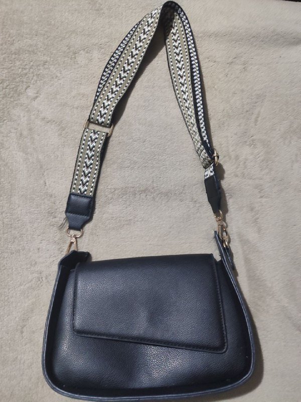 Платье Stradivarius, Джинсы, Куртка черная Zara, Куртка белая, Сумка черная, Сумка бежевая голубая