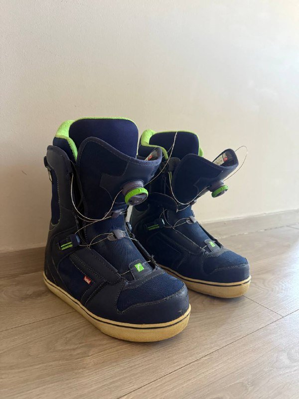 Сноуборд, куртка, ботинки, штаны, чехол, шлем 5