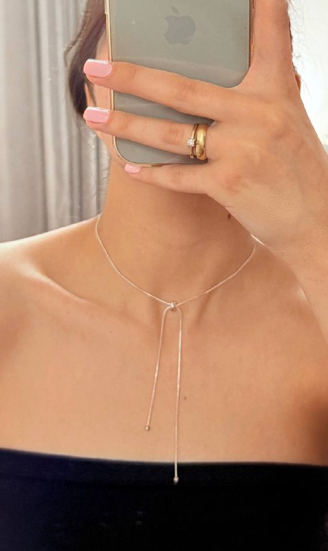 Туфли Massimo Dutti, масло и блеск Clarins, серебряная цепь, кеды Puma, джинсы Calvin Klein 3