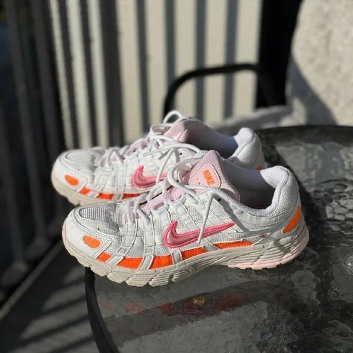 Женские кроссовки Nike