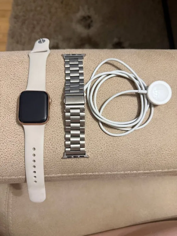 Apple Watch SE 40mm GPS первого поколения 1