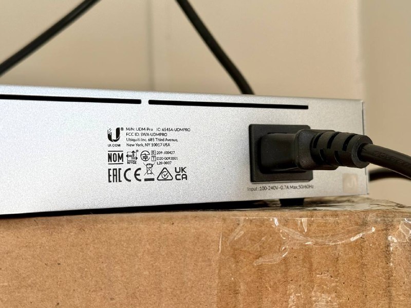 Контроллер коммутатор UniFi Dream Machine Pro UDM-PRO 4