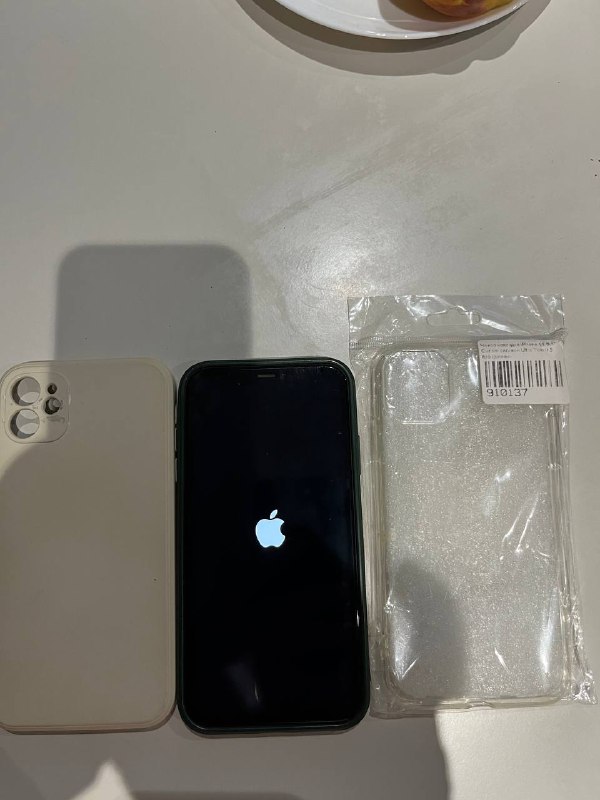 iPhone 11, два новых чехла 3