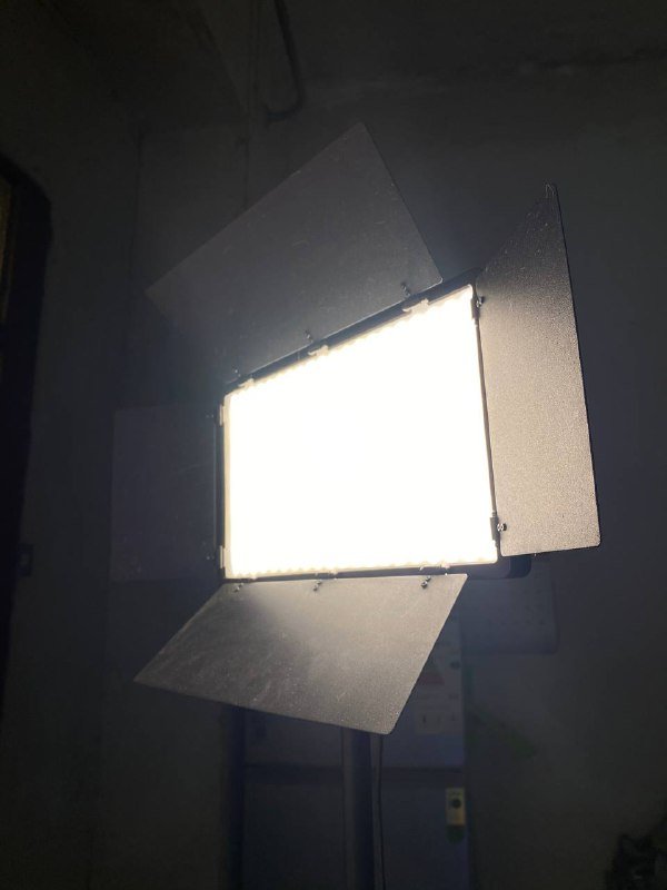 Комплект света для съемок видео со штативом и зарядным устройством