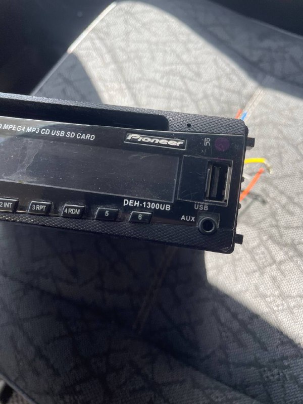Магнитола Pioneer, читает все форматы дисков 2