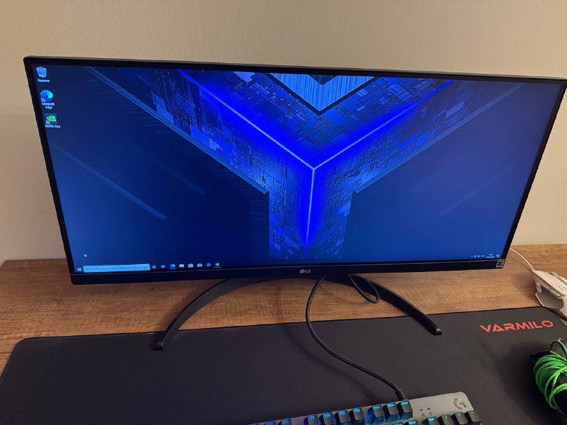 Компьютерный сет с монитором и клавиатурой 3