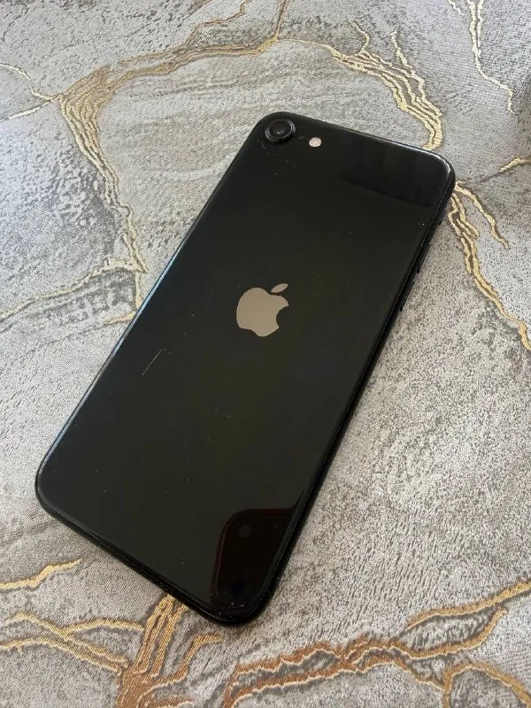 iPhone SE 128GB 1