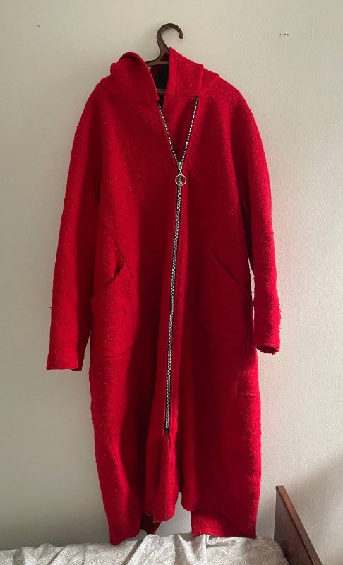 кресло игровое, подушки, пальто, обувь, меч катана, камуфляжная форма, тейп 3