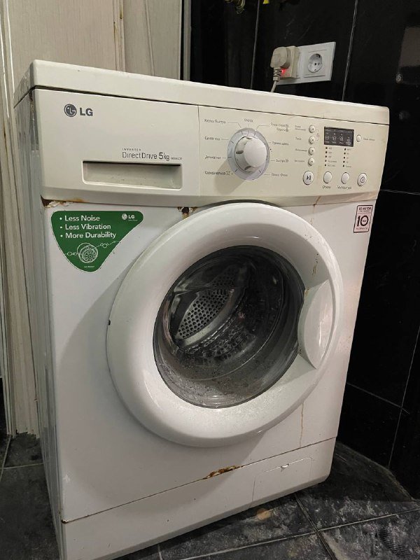 Электрокотел, стиральная машинка, стол, телевизор