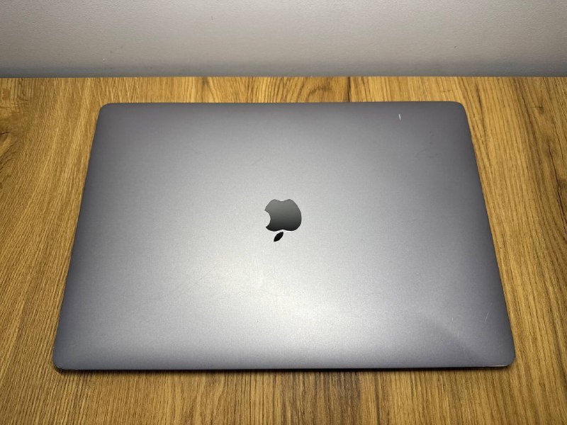 MacBook Pro 15 2018 Space Gray Intel Core i9 32GB 1TB RX 560X 2