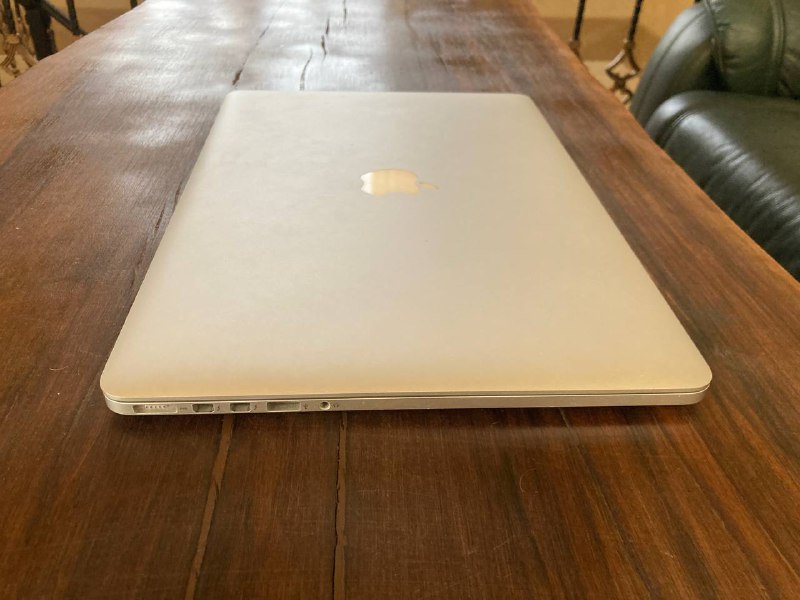 MacBook Pro 2015 15 inch 16gb 256gb 3