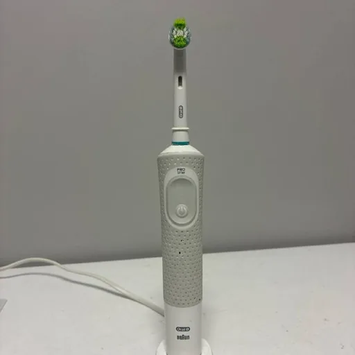 Электрическая зубная щетка Oral-B