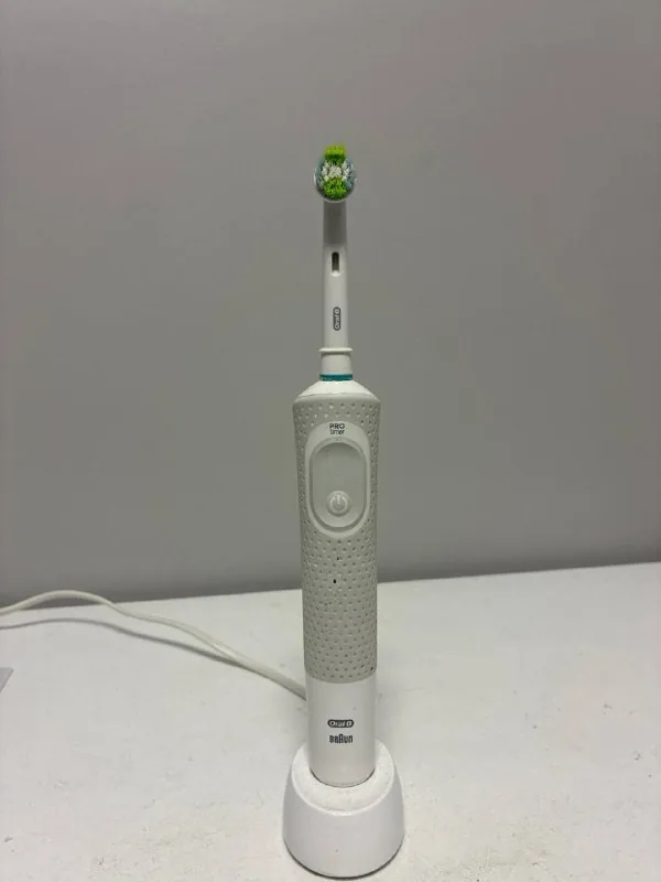 Электрическая зубная щетка Oral-B