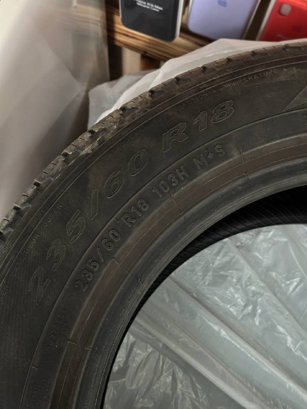 Всесезонные шины PIRELI Run Flat 235/60/R18 2