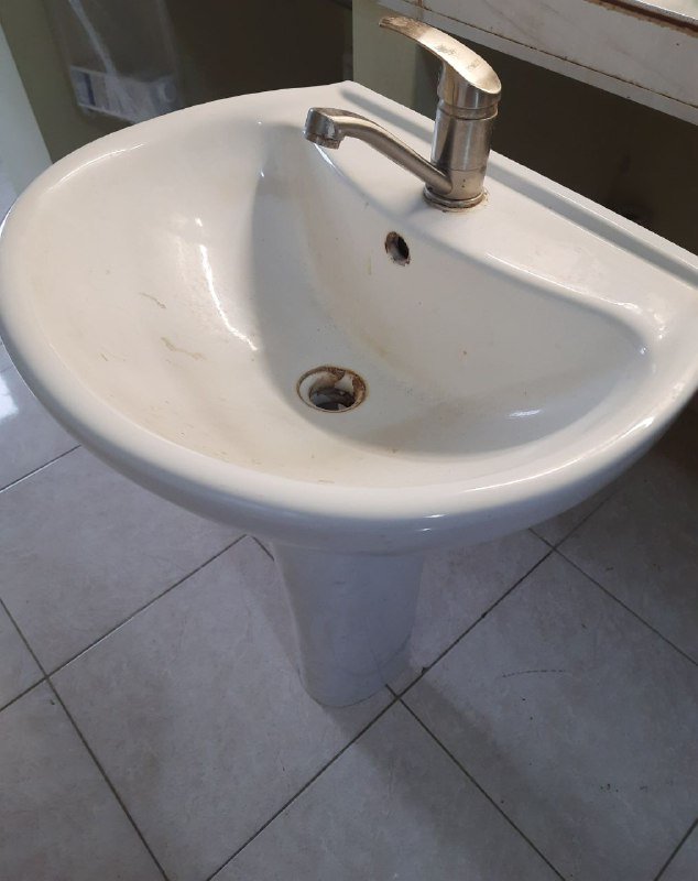 Умывальник с краном 2