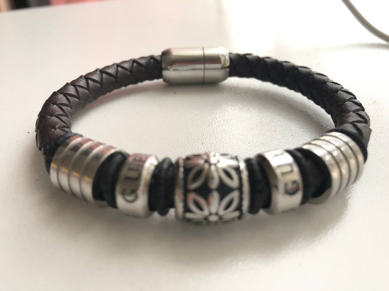 Браслет Guess на магните