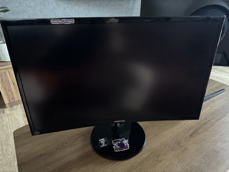 Монитор изогнутый Samsung C24F390FH 3