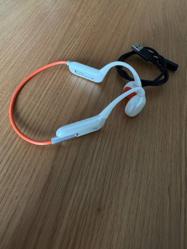 Кроссовки Puma, Кеды Adidas, Наушники костной проводимости, Ремешок Apple Watch 4